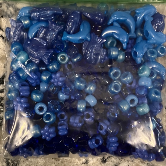 Colorful Pony Bead Assortment for Crafting and Parties - Picture 5 of 13